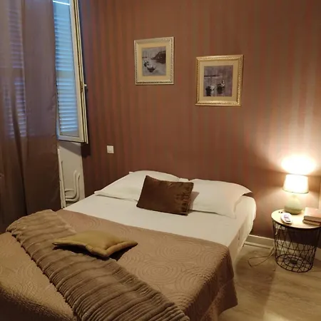 Aux Trois Rois Hotel Pont-Sur-Yonne Exterior photo