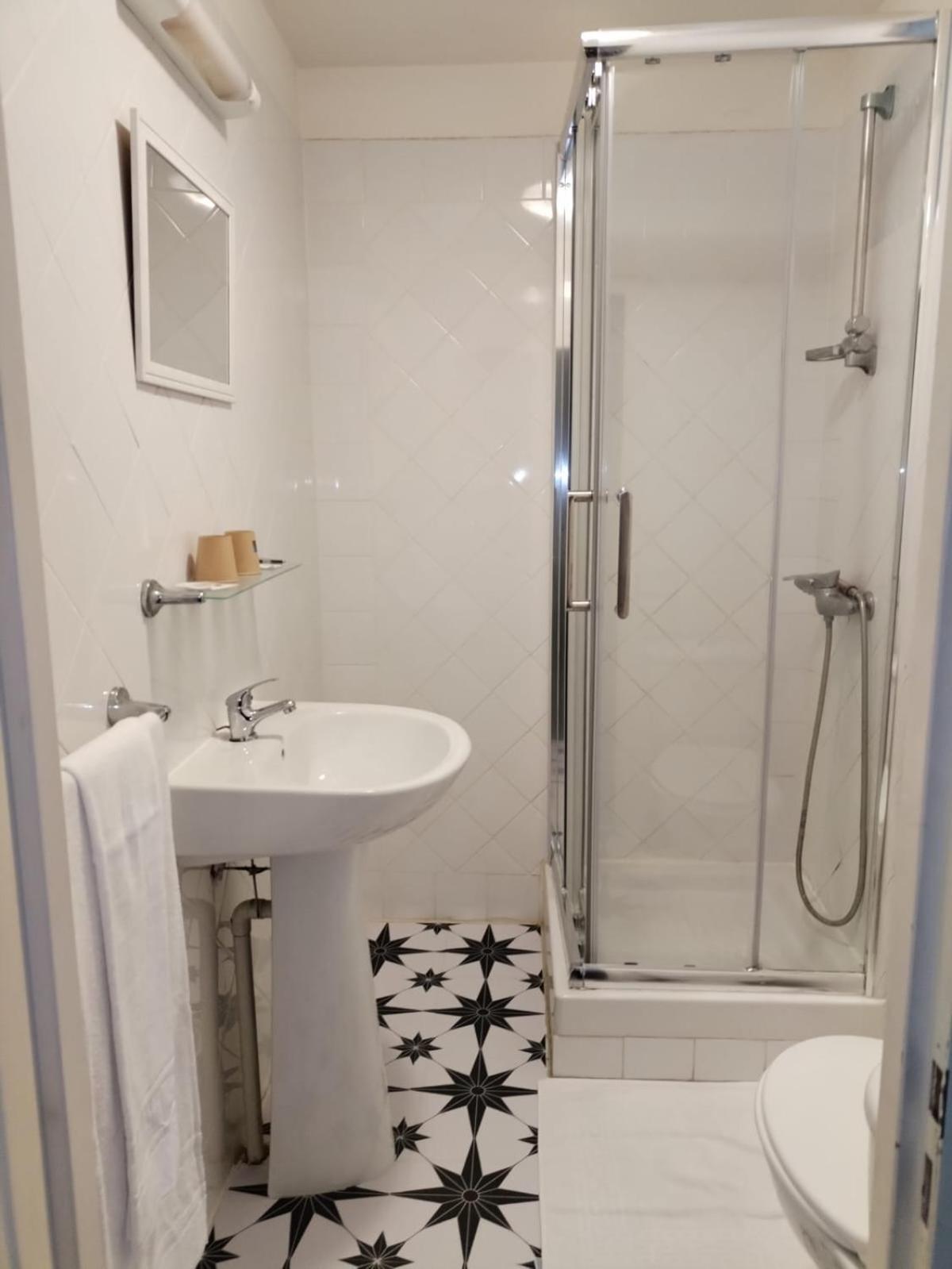 Aux Trois Rois Hotel Pont-Sur-Yonne