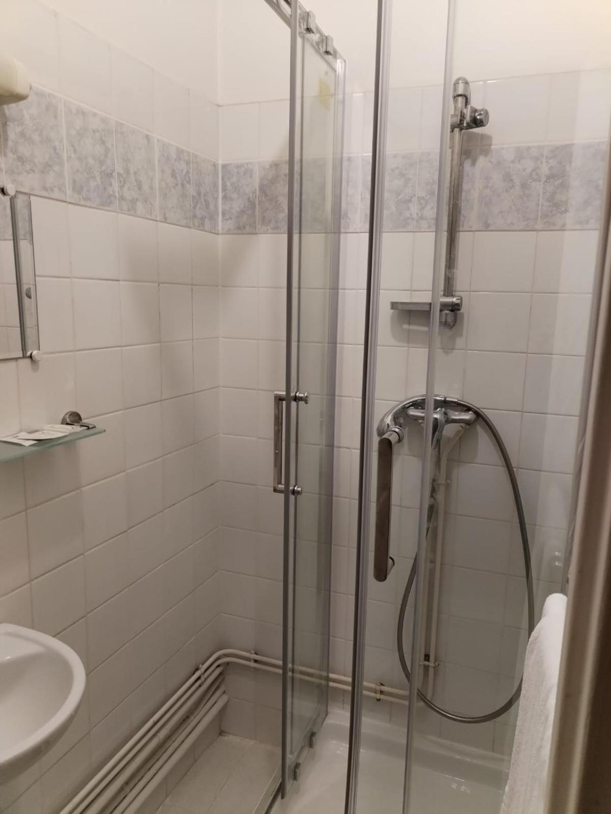Hotel Aux Trois Rois Pont-Sur-Yonne